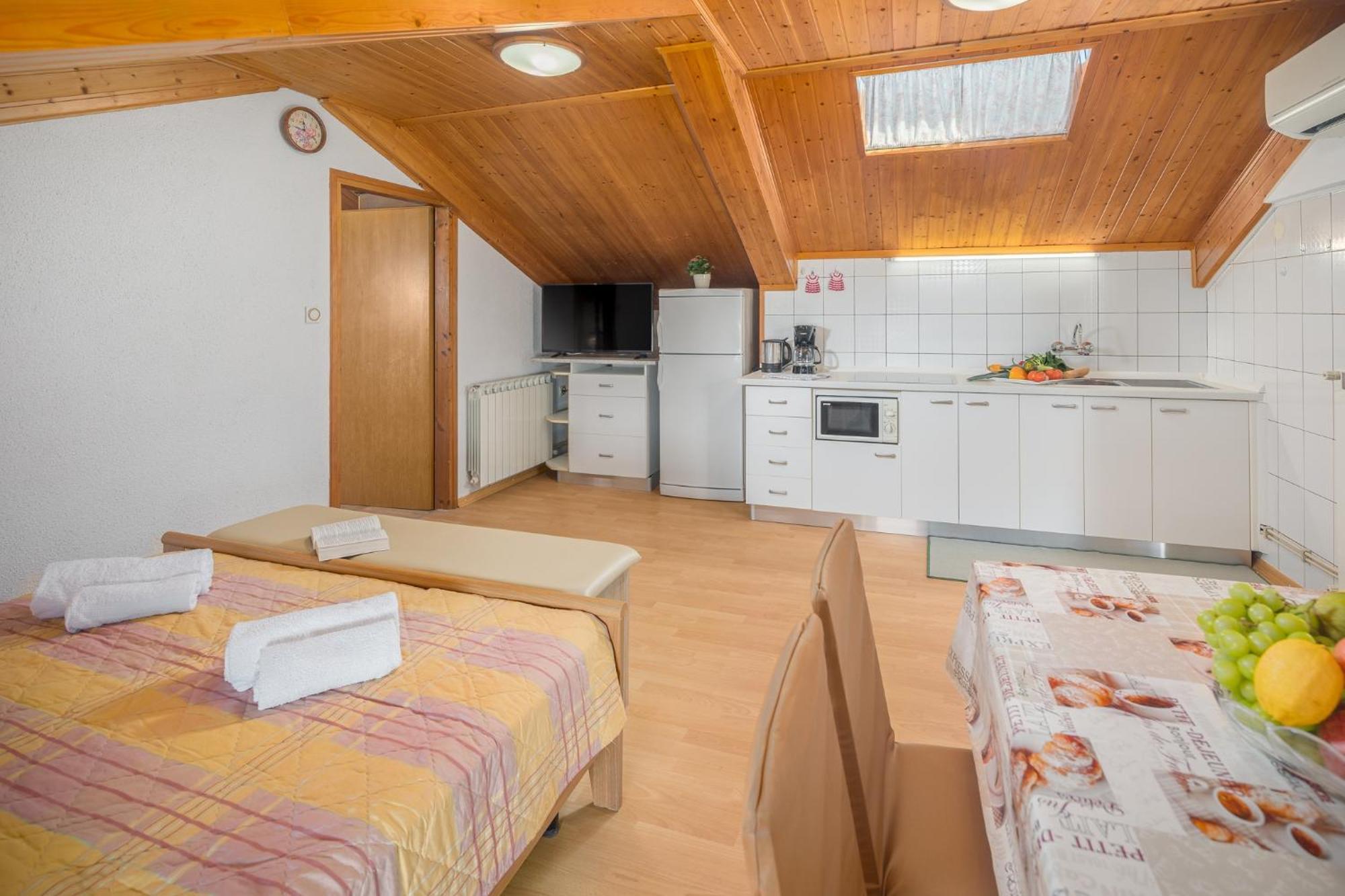 Apartments By The Sea Zambratija, Umag - 2557 Bilik gambar
